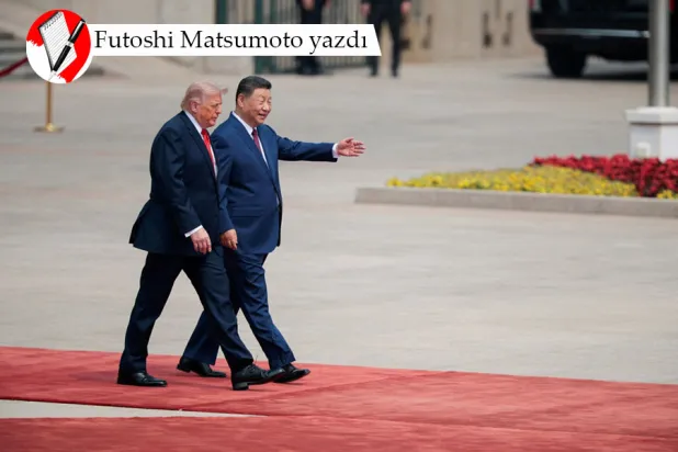 Fotoğraf: Donald Trump, Pekin'deki Halkın Büyük Salonu'na varışında Şi Jinping'in yanında yürüyor, 14 Mayıs 2026 (Reuters)