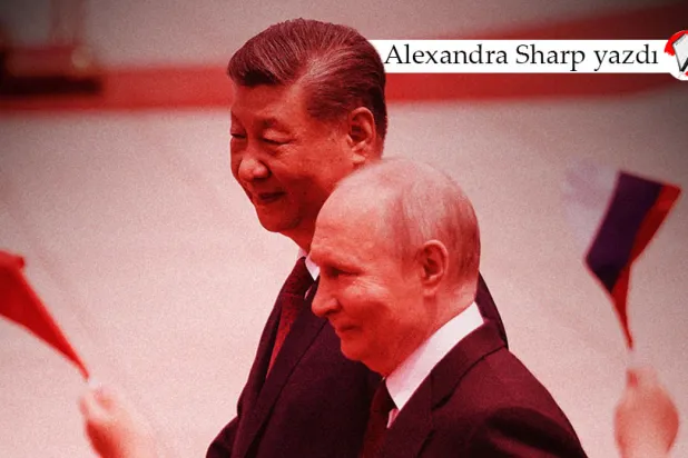 Rusya Devlet Başkanı Vladimir Putin ve Çin Devlet Başkanı Şi Cinping, Pekin’deki Büyük Halk Salonu’nda düzenlenen karşılama töreninde, 20 Mayıs 2026 (Reuters)