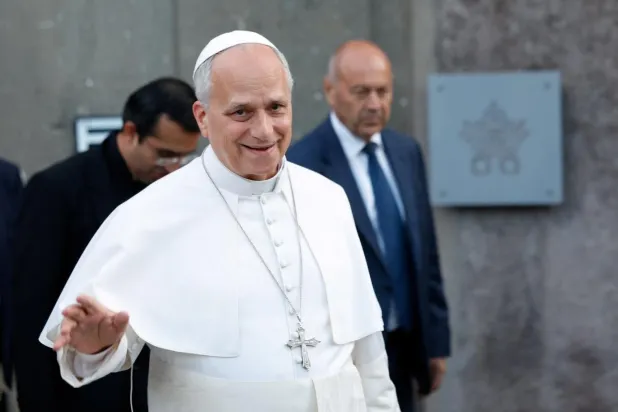 Ankete göre Papa XIV. Leo'nun net beğeni oranı +37'yken, Trump'ınki -17 çıktı (Reuters)
