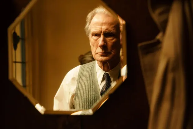 Nighy, 2022 tarihli Yaşamak'ın (Living) başrolündeki performansıyla övgü toplayarak Oscar'a aday gösterilmişti (Lionsgate)