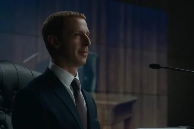 The Social Reckoning'in 47 yaşındaki Emmy ve Altın Küre ödüllü yıldızı Jeremy Strong, özellikle Succession'da uyguladığı metot oyunculuğuyla tanınıyor (Sony Pictures)