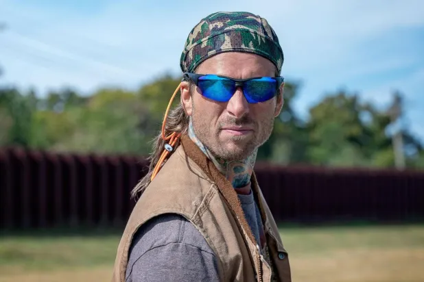 2024'ü harika geçiren Glen Powell, Hit Man'le En İyi Erkek Oyuncu dalında ilk Altın Küre adaylığını kazanmıştı (Netflix)