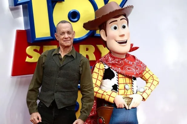 Oyuncak Hikayesi'nin tüm filmlerinde başroldeki Woody karakterini Hanks seslendirdi (AFP)