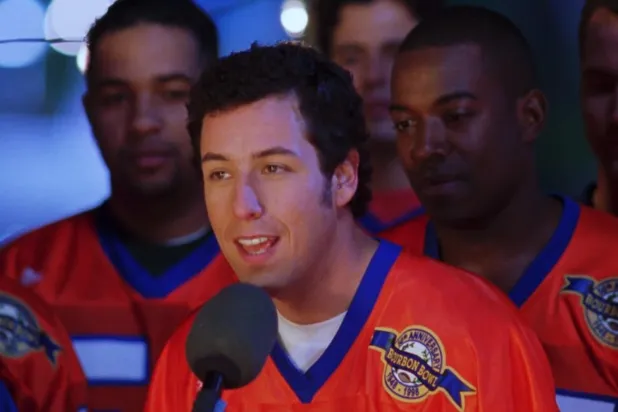 1998 yapımı Sucu, kolej futbol takımının hor görülen su dağıtıcısı Bobby Boucher'ın, gizli yeteneğini keşfederek bir gecede takımın en büyük yıldızına dönüşmesini konu alıyordu (Touchstone Pictures)