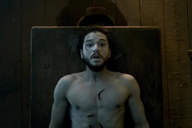 HBO'nun fantastik dramasıyla şöhrete kavuşan 39 yaşındaki Britanyalı aktör Kit Harington, 2021 yapımı Eternals'taki Dane Whitman rolüyle Marvel Sinematik Evreni'ne adımını atmıştı (HBO)