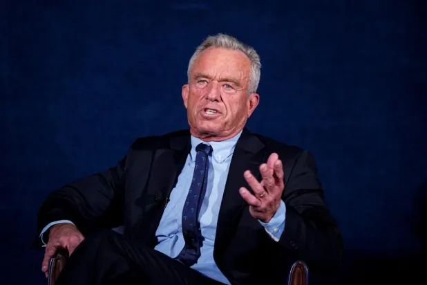 Yeni bir habere göre Bakan Robert F. Kennedy Jr.'ın başında olduğu Sağlık ve Sosyal Hizmetler Bakanlığı'nın sağladığı fonlarda yeni bir değerlendirme süreci nedeniyle gecikmeler yaşanıyor (Reuters)