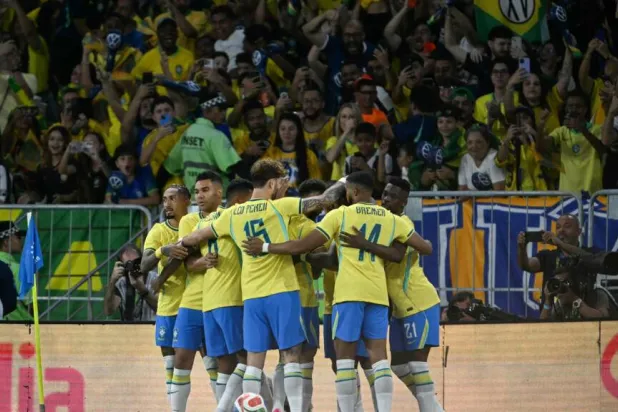 Brazil's players celebrate Vinicius Jr's opening goal in a 6-2 thrashing of Panama at the Maracana Stadium. Mauro PIMENTEL / AFP
