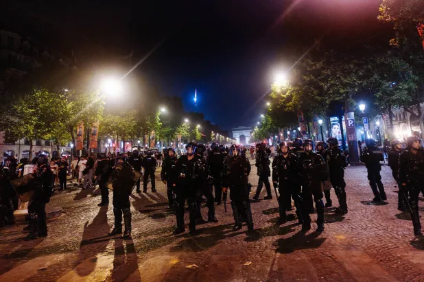 توقيف أكثر من 890 شخصاً في فرنسا خلال أعمال شغب (د.ب.أ)