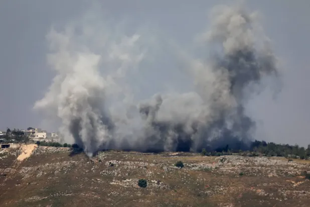 Lübnan'ın güneyindeki Marjayoun şehrinde, İsrail'in hava saldırısının ardından duman yükseliyor (Reuters)