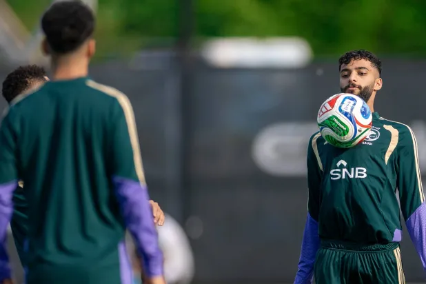 محمد أبو الشامات نجومية بارزة في مركز جديد (المنتخب السعودي)