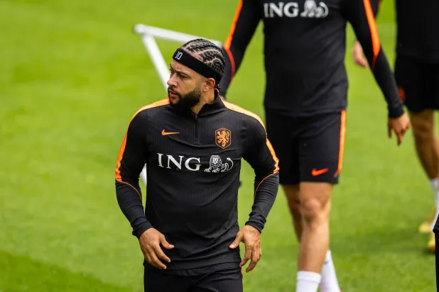 ممفيس ديباي الهداف التاريخي للمنتخب الهولندي (إ.ب.أ)