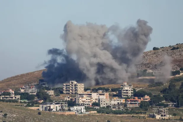 İsrail'in hava saldırısının ardından Lübnan'da duman yükseldi, (Reuters)