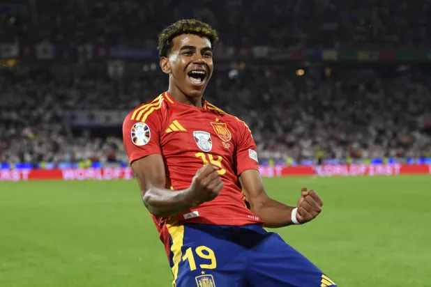 لامين يامال لاعب برشلونة والمنتخب الإسباني (رويترز)