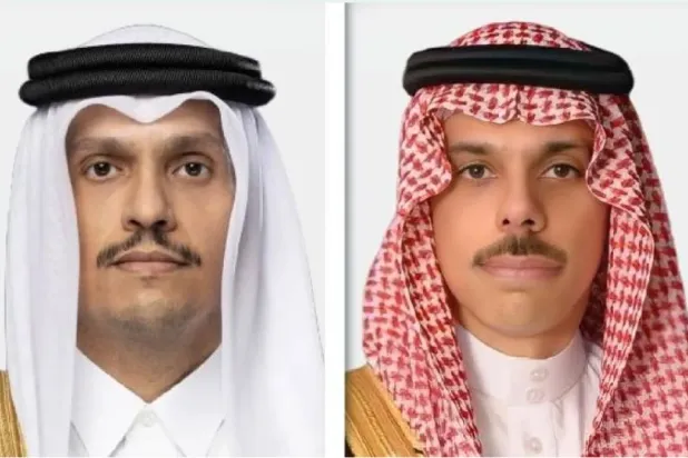Saudi Minister of Foreign Affairs Prince Faisal bin Farhan bin Abdullah and his Qatari counterpart Sheikh Mohammed bin Abdulrahman Al Thani (Asharq Al-Awsat)