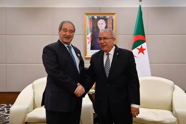 وزيرا خارجية الجزائر وسوريا سابقاً في 22 يوليو 2022 (الوزارة الجزائرية)