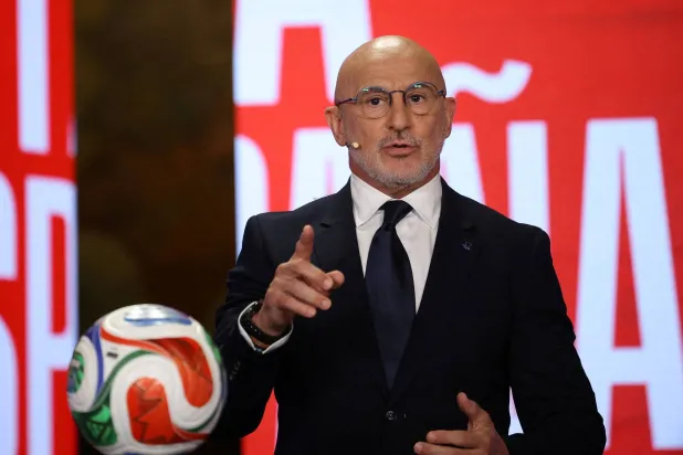 لويس دي لا فوينتي مدرب منتخب إسبانيا (رويترز)