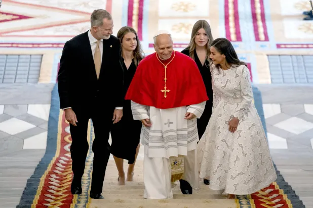 Spain's King Felipe VI (L), Queen Letizia (R), Crown Princess Leonor (L, rear), and Princess Sofia (R, rear) go up the Ambassadors Staircase with Pope Leo XIV during the welcoming ceremony held at the Royal Palace in Madrid, Spain, 06 June 2026.   EPA/DANIEL GONZALEZ