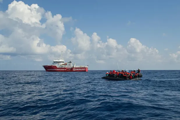Libya kıyılarındaki gizli göçmenleri kurtarmaya yönelik önceki bir operasyondan (EPA)