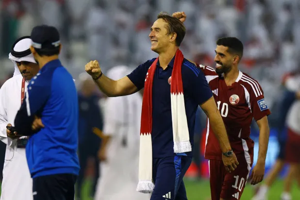 الإسباني جولين لوبيتيغي المدير الفني للمنتخب القطري (رويترز)