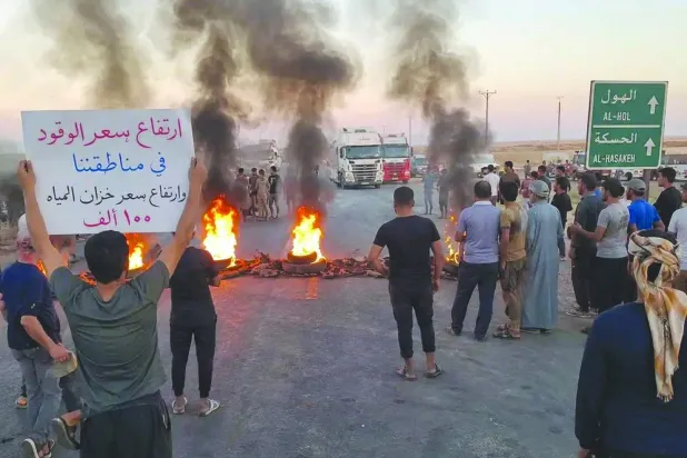 Residents protest on the Hol-Hasakah road (Hasakah Observatory)