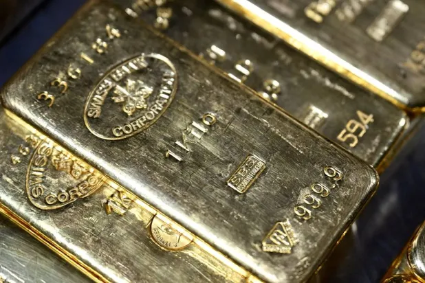 Gold Prices Extend Losses Amid US Rate Hike Fears and Middle East Tensions