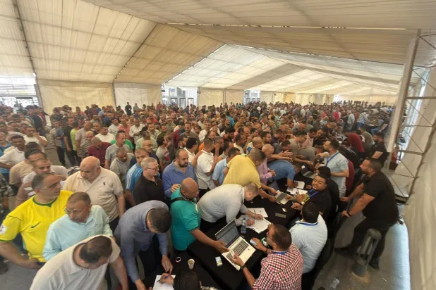 ملتقى توظيفي لشركة «فالكون» في مايو الماضي (الصفحة الرسمية للشركة على «فيسبوك»)