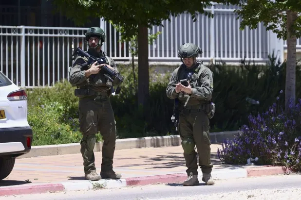 07 June 2026, Israel, Tzur Yitzhak: Israeli Security forces inspect the scene of a shooting attack in the town of Tzur Yitzhak in central Israel near the occupied West Bank border. (dpa)