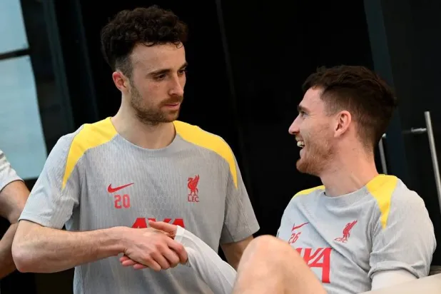 Scotland captain Andy Robertson (R) and late former Liverpool teammate Diogo Jota. (Getty Images)