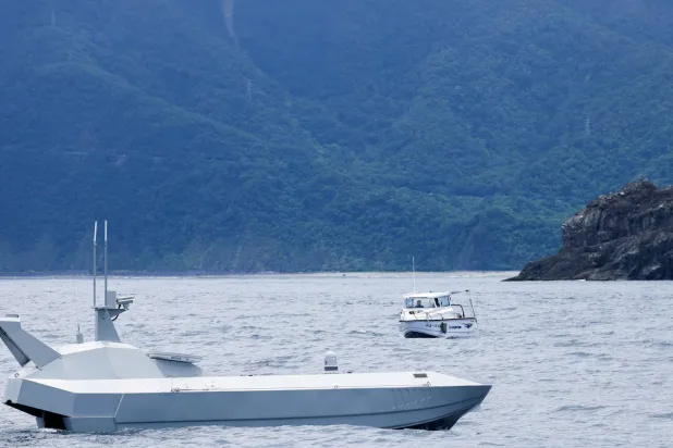 طائرة «سي شارك 800» SeaShark 800 البحرية المسيّرة تشارك في رحلة تجريبية في البحر قبالة ووشي... تايوان 6 يونيو 2025 (رويترز)