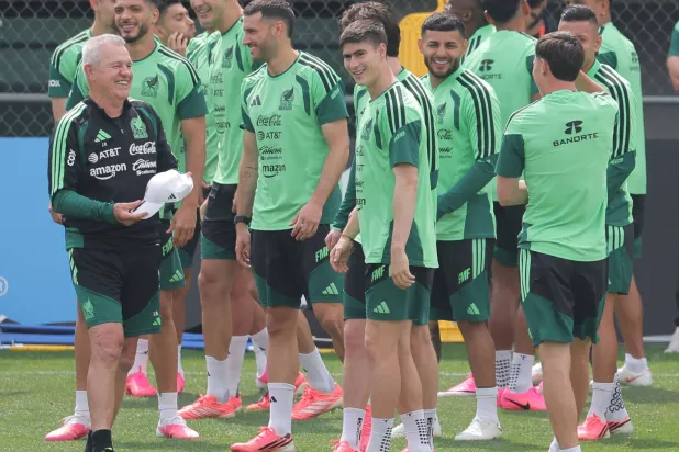 لاعبو منتخب المكسيك يستعدون بجدية لافتتاح المونديال (إ.ب.أ)