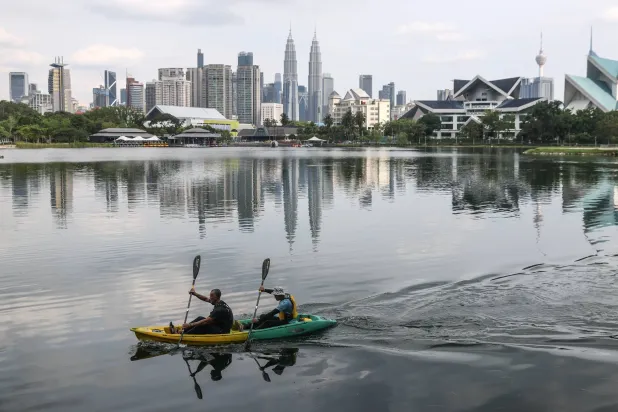 Men practice kayaking at Titiwangsa Lake against the city skyline in Kuala Lumpur, Malaysia, 08 June 2026.  EPA/FAZRY ISMAIL