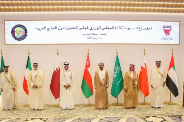 «الوزاري الخليجي» يؤكد تمسكه «بخيار السلام وحُسن الجوار» ويؤ