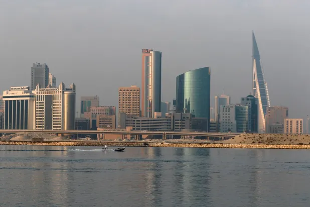 منظر عام لمدينة المنامة (رويترز)