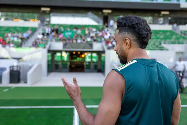 سالم الدوسري قائد المنتخب السعودي يوجه كلمته للجماهير الحاضرة (المنتخب السعودي) 