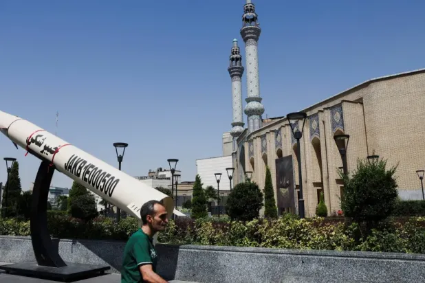 Washington İran’a yönelik saldırılarını sonlandırdı... Tahran Hürmüz Boğazı’nı kapattığını duyurdu