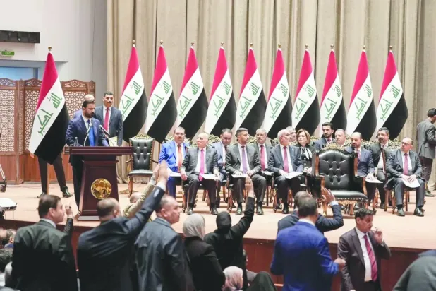  Başbakan Ali ez-Zeydi, Irak parlamentosunda hükümetinin oylaması sırasında (Başbakanlık Basın Ofisi)