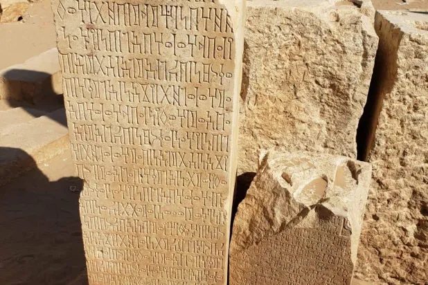 اتهام نافذين في مناطق سيطرة الحوثيين بالتورط في نهب مواقع أثرية (إعلام محلي)