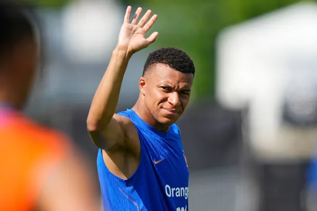 كيليان مبابي قائد منتخب فرنسا (أ.ب)