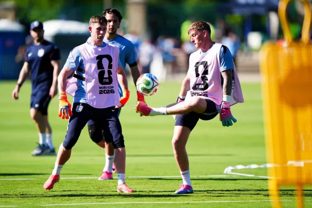 13 June 2026, US, Kansas: England goalkeeper Jordan Pickford and Dean Henderson in action during the team's training session at Swope Soccer Village ahead of Wednesday's 2026 FIFA World Cup Group J soccer match against Croatia. Photo: Bradley Collyer/PA Wire/dpa