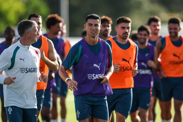 المنتخب البرتغالي يحمل تحية خاصة للاعب الراحل ديوغو غوتا (أ.ف.ب)