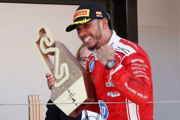 Formula One F1 - Barcelona-Catalunya Grand Prix - Circuit de Barcelona-Catalunya, Barcelona, Spain - June 14, 2026 Ferrari's Lewis Hamilton celebrates on the podium with a trophy after winning the Barcelona-Catalunya Grand Prix REUTERS/Bruna Casas