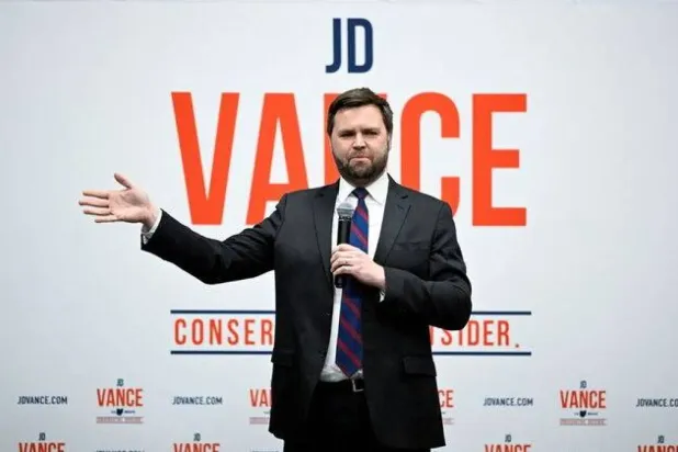 Cumhuriyetçi Senato adayı J.D. Vance, 20 Nisan 2022'de Ohio'da düzenlenen seçim öncesi bir etkinlikte (Arşiv- Reuters)