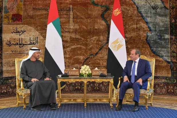 الرئيس عبد الفتاح السيسي خلال لقاء نظيره الإماراتي الشيخ محمد بن زايد آل نهيان بالقاهرة يوم الاثنين (الرئاسة المصرية)