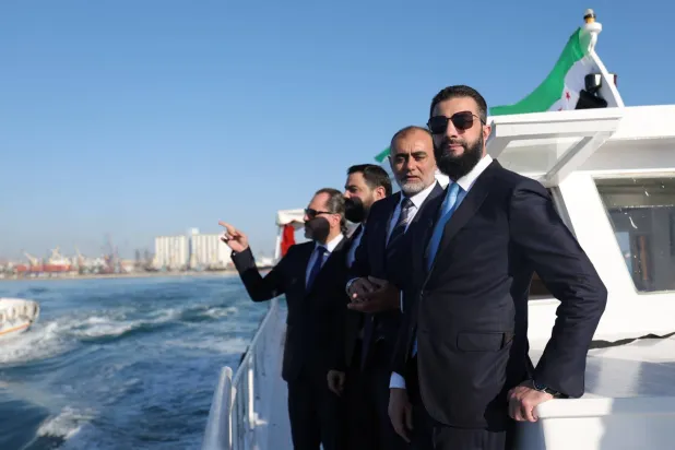 الشرع في زيارة لجزيرة أرواد لتشجيع السياحة في الساحل (حساب الرئاسة السورية)