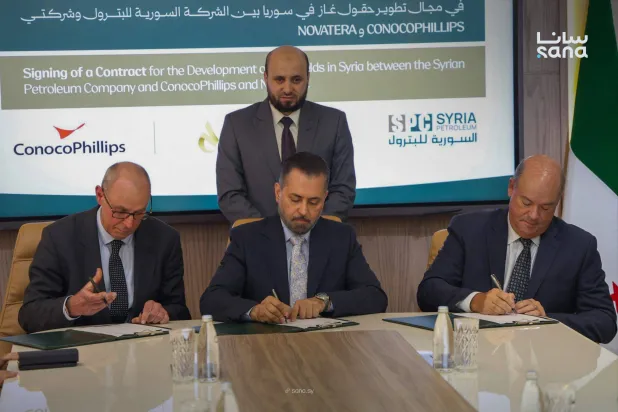 خلال توقيع العقد بين الشركة السورية للبترول و«كونوكو فيليبس» و«نوفاتيرا إنرجي» الأميركيتين (سانا)