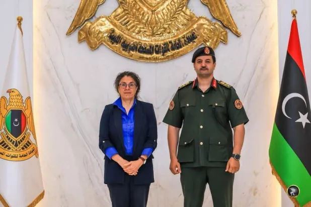 خالد حفتر مستقبلاً خوري بمقر رئاسة الأركان في بنغازي الثلاثاء (رئاسة الأركان العامة)