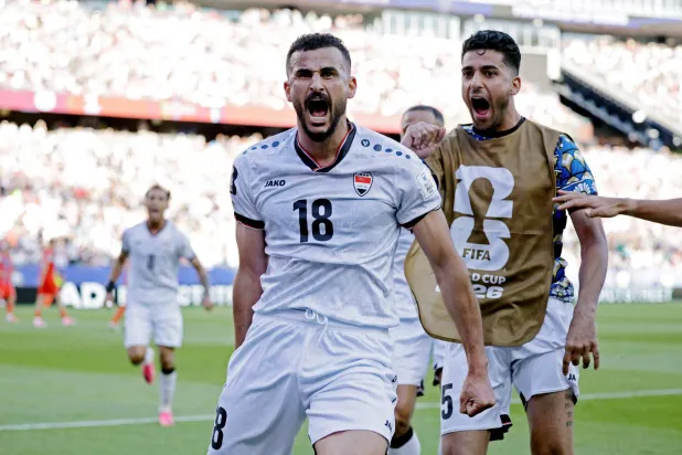 فرحة كبيرة للاعب العراقي أيمن حسين بعد هدفه في شباك النرويج (رويترز)