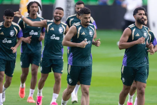 دونيس قرر تغيير موعد الحصة التدريبية لتتوافق مع موعد مباراة إسبانيا (المنتخب السعودي) 