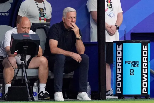مدرب الجزائر: ميسي لاعب فذّ... ومنذ سنوات وهو يقدم إعجازاً كروياً