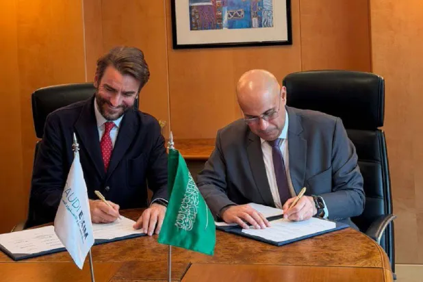جانب من توقيع المذكرة بين بنك التصدير والاستيراد السعودي ووكالة ائتمان الصادرات الإسبانية (الشرق الأوسط)